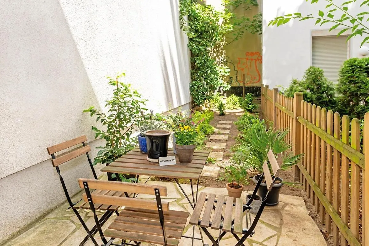 Сasa de vacaciones Berlincityhouse - Unique Tiny Garden Townhouse